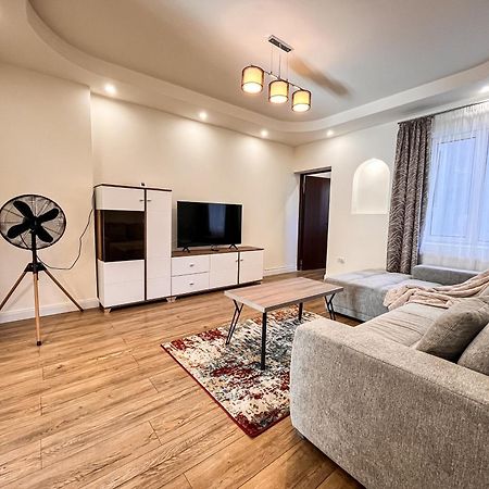 La Teatru - 2Bd Apartment Near Theatre And Old Town Braşov Exterior foto