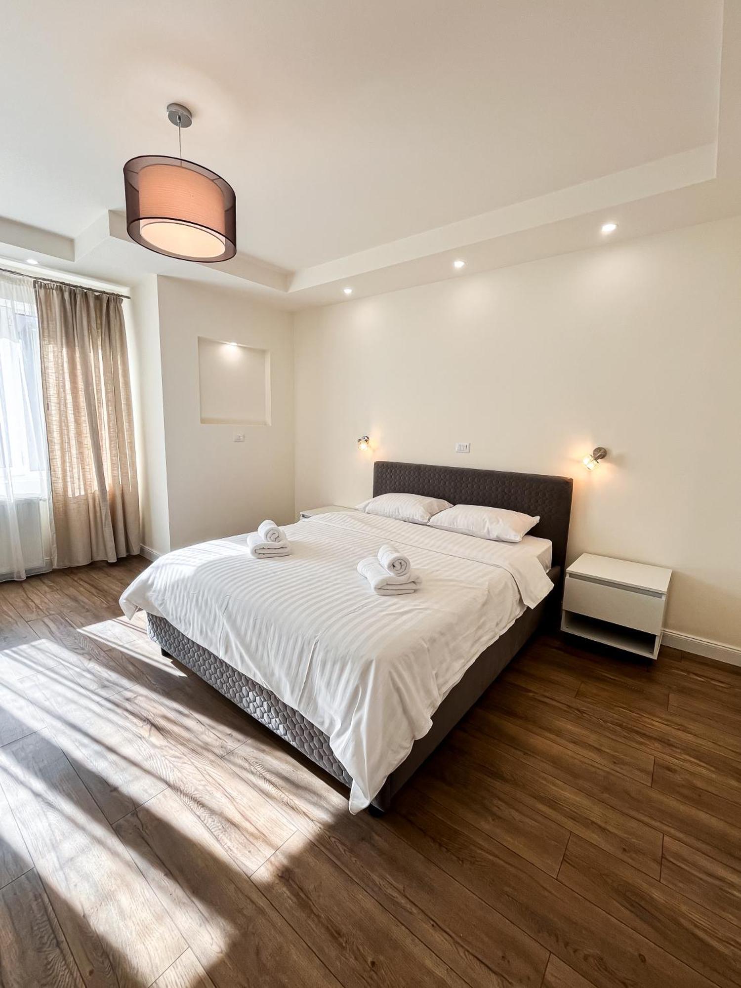 La Teatru - 2Bd Apartment Near Theatre And Old Town Braşov Exterior foto