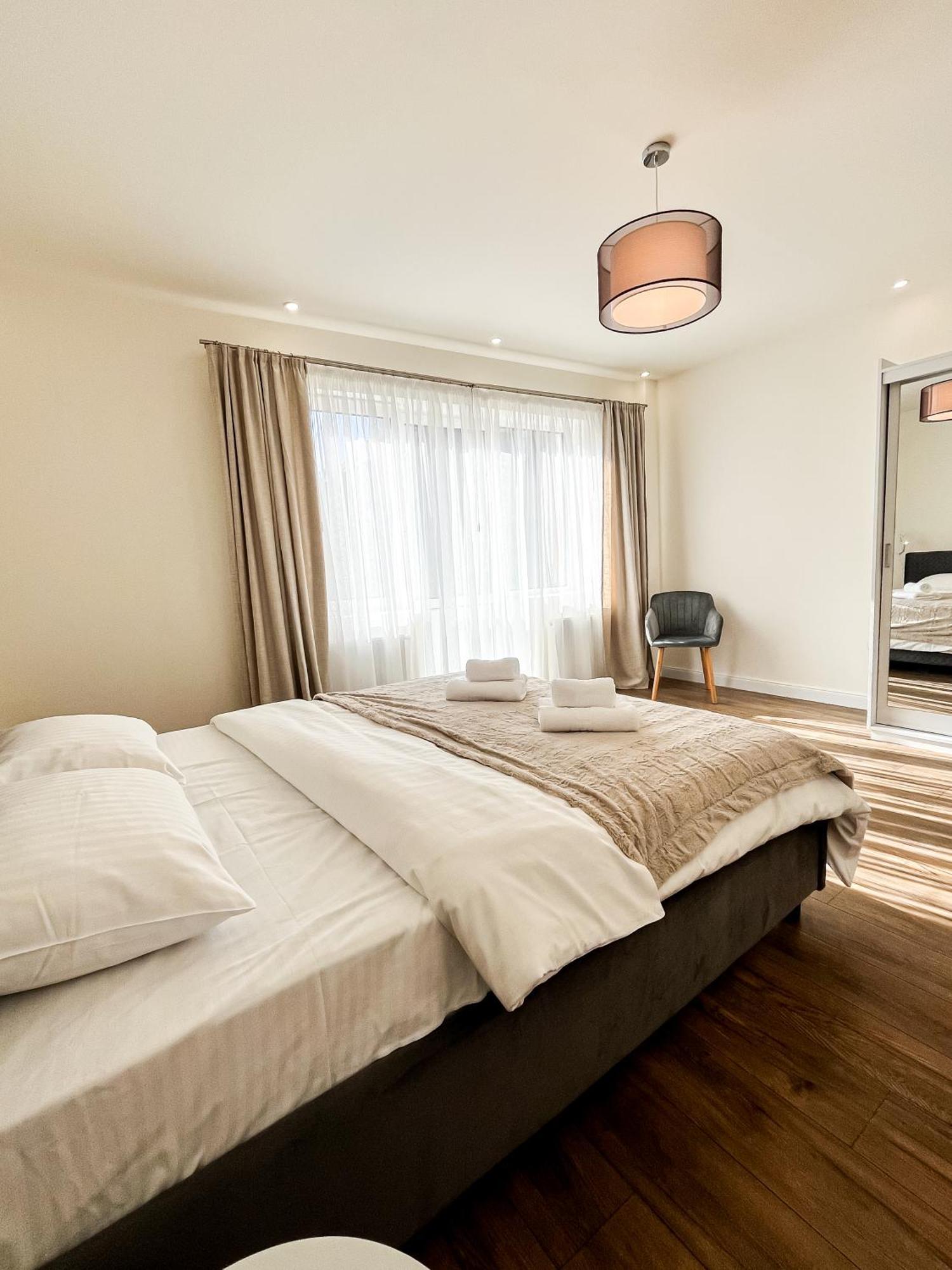 La Teatru - 2Bd Apartment Near Theatre And Old Town Braşov Exterior foto