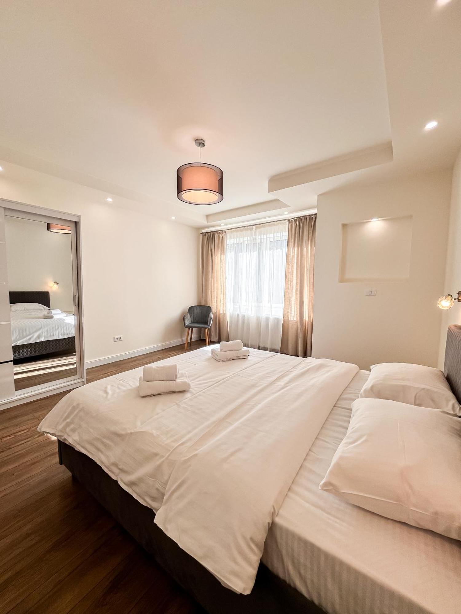 La Teatru - 2Bd Apartment Near Theatre And Old Town Braşov Exterior foto